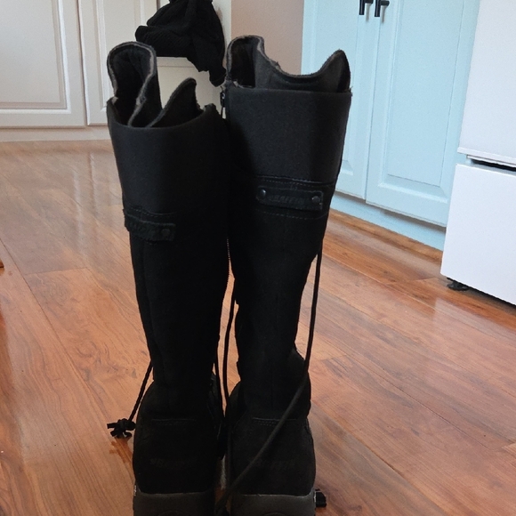 Baffin Waterproof Black Suede Lace-Up Women's Boots - Picture 7 of 10